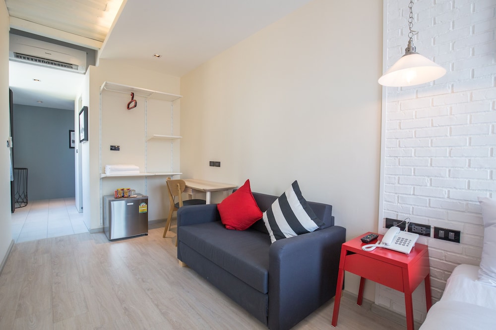 sleep box sukhumvit 22 hostel