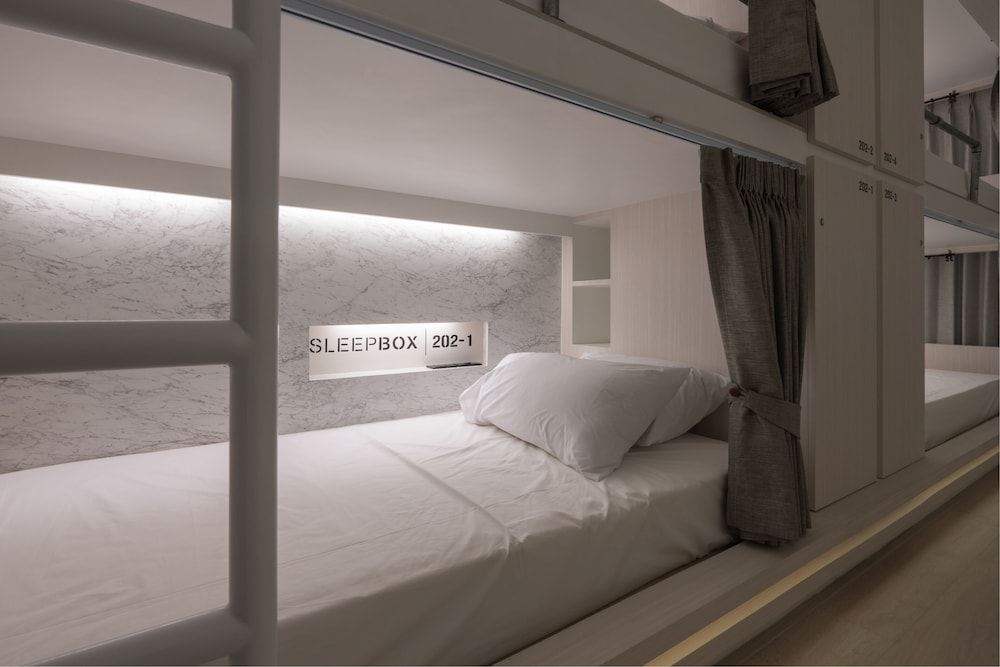 sleep box sukhumvit 22 hostel