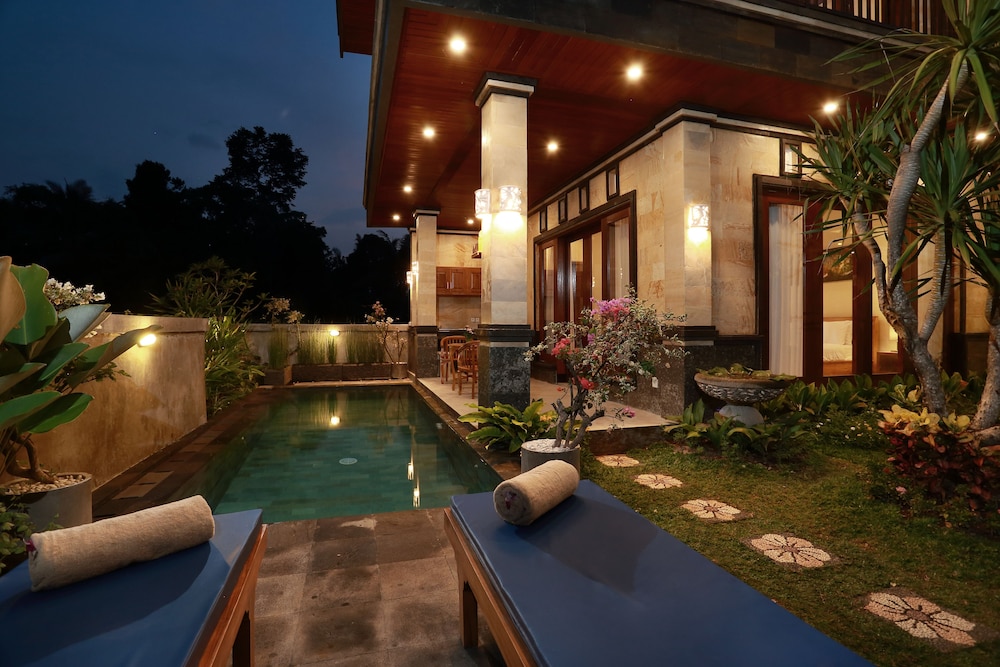 dewi sri private villa