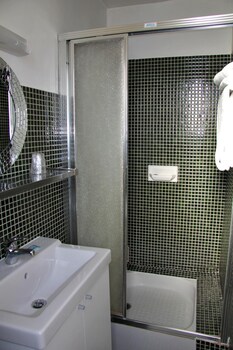 Auberge Du Cochon D'or,Boulleville>>Beuzeville,2 star