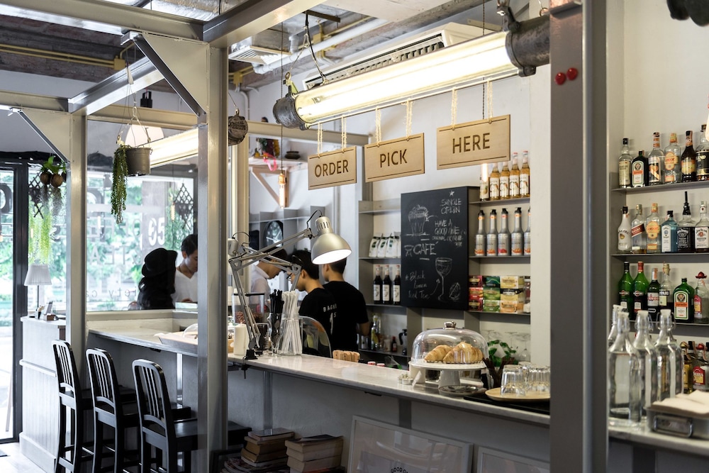 good one hostel and cafe bar