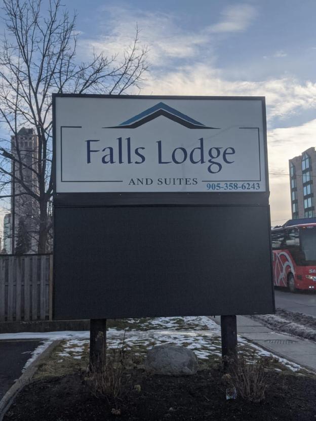 falls lodge and suites