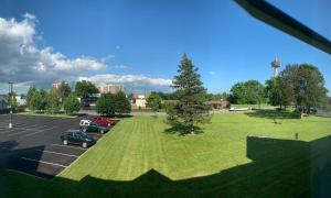falls lodge and suites