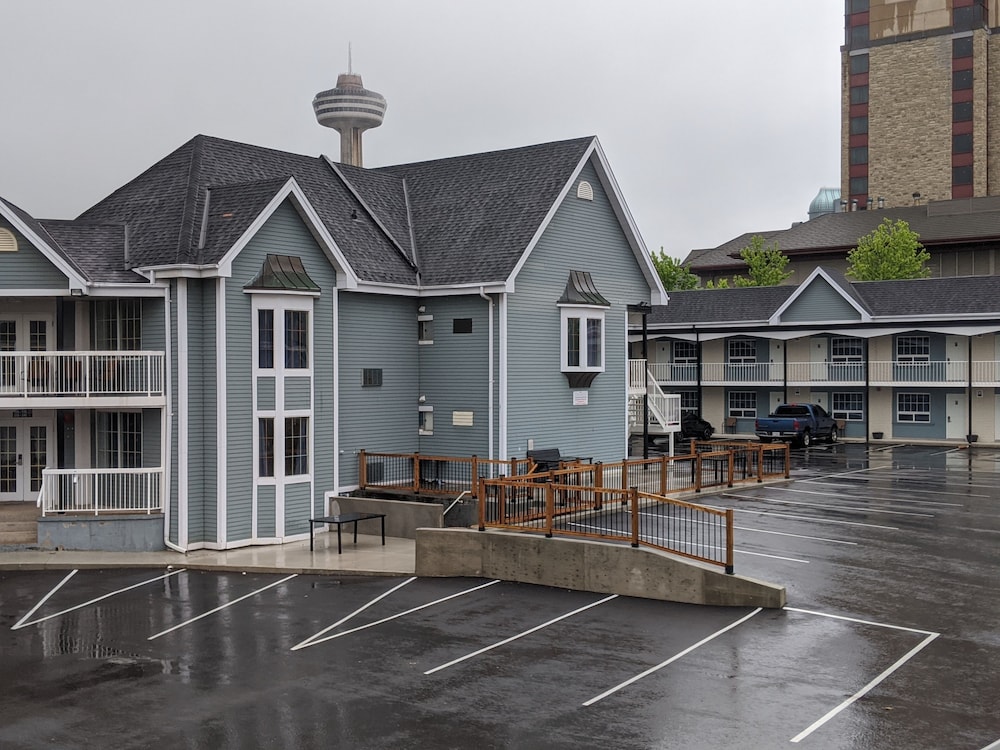 falls lodge and suites