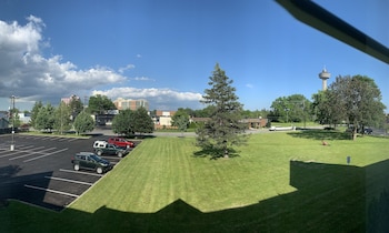 falls lodge and suites