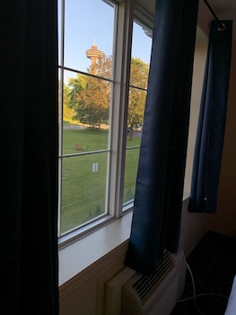 falls lodge and suites