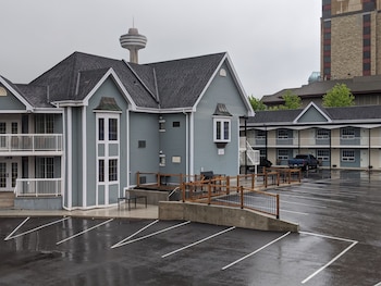 falls lodge and suites