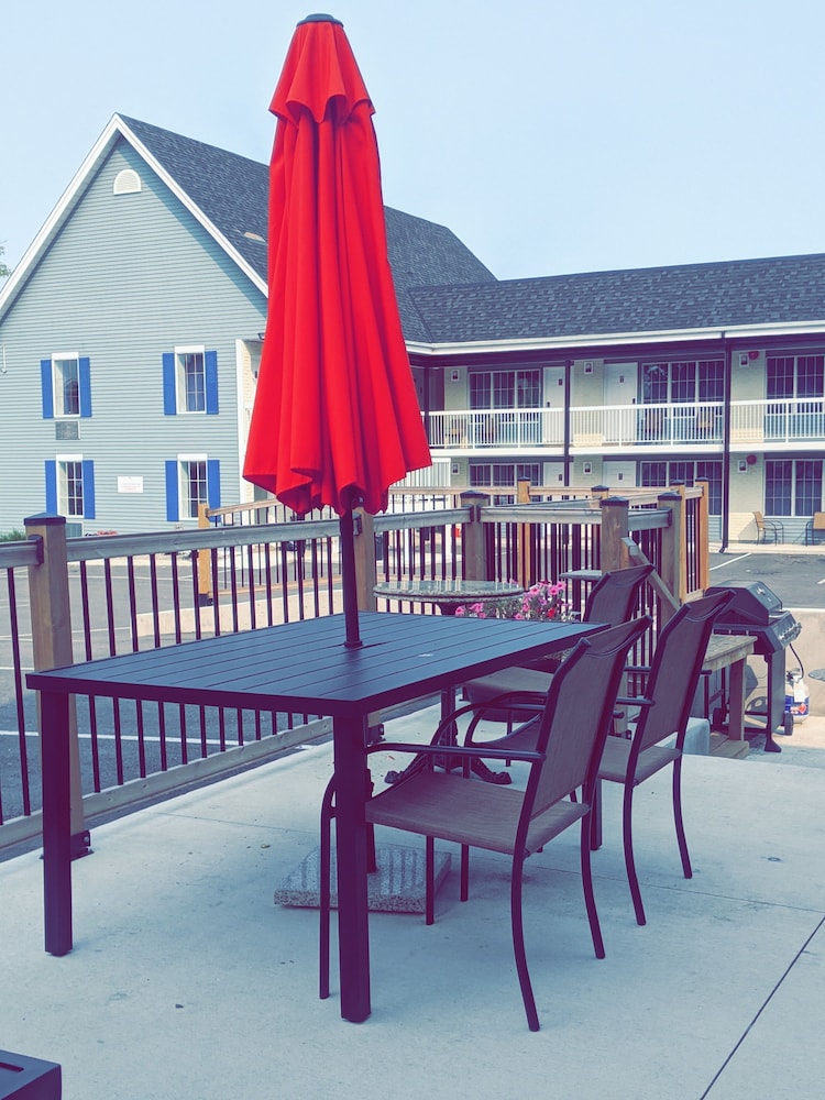 falls lodge and suites