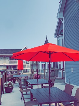 falls lodge and suites