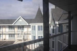 falls lodge and suites