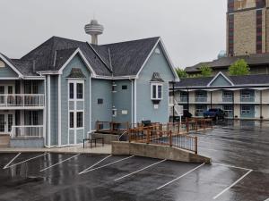 falls lodge and suites