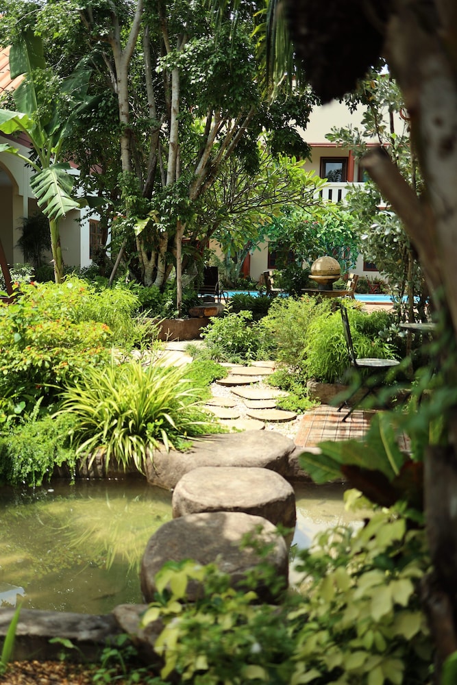 namphung phuket boutique resort