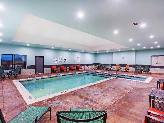 holiday inn express and suites perryton by ihg