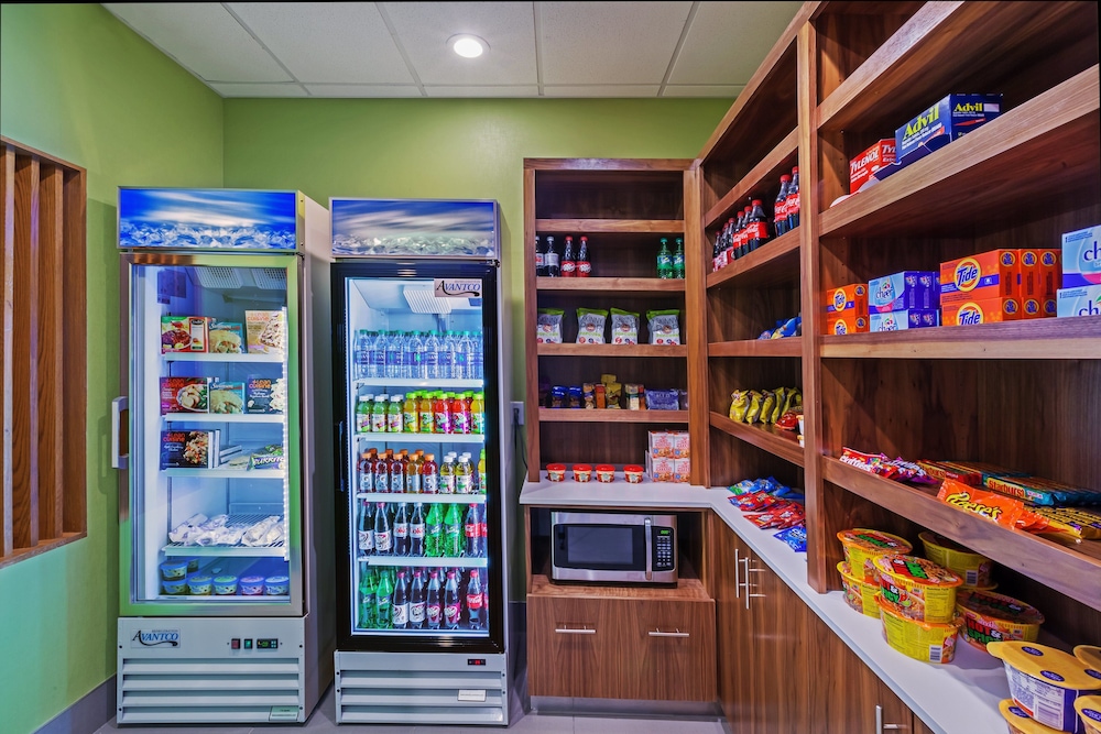 holiday inn express and suites perryton by ihg