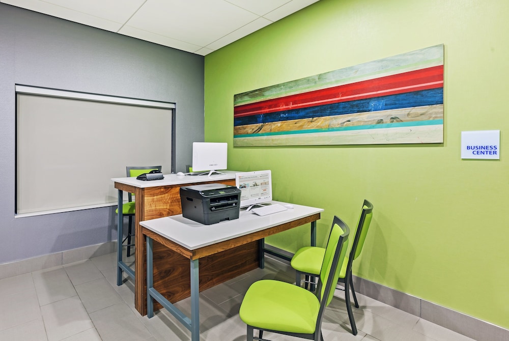 holiday inn express and suites perryton by ihg