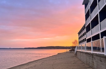 The Baywatch Resort,East Bay Township>>Acme,3 star