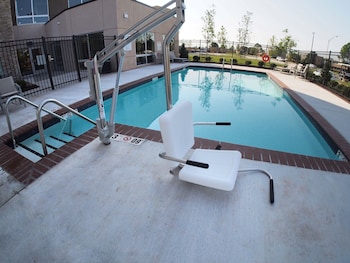 Holiday Inn Express & Suites Moore By Ihg,Guthrie>>Cleveland,3 star