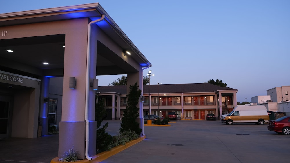 catoosa inn and suites