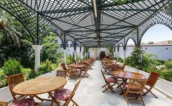 Hotel Kerdada,Near Boussaada Martyr Square,3 star