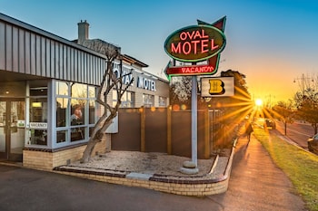oval motel