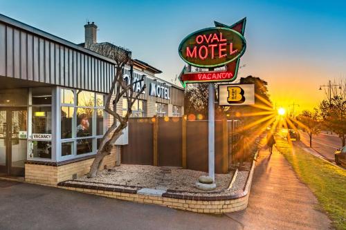oval motel