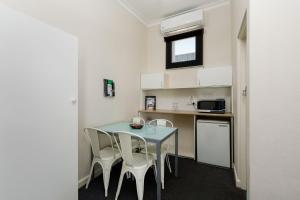 oval motel