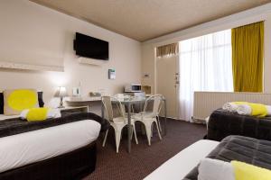oval motel