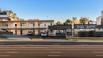 oval motel