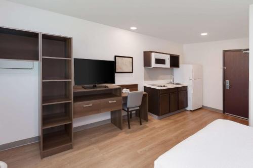 woodspring suites bakersfield east