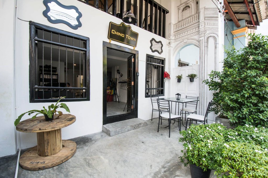 chino town gallery alley