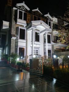 Hotel Windsor Castle,In Gurugram (Dlf City),3 star