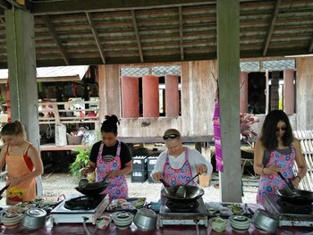 all in 1 guesthouse chiang mai