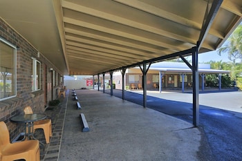 smart motel bert hinkler