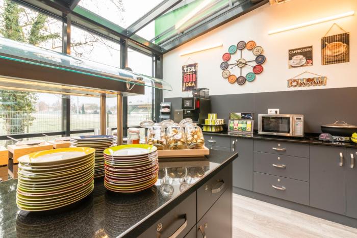 hostel art and style