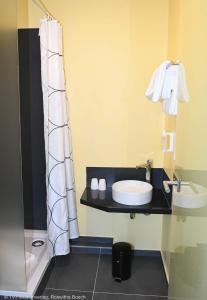 hostel art and style