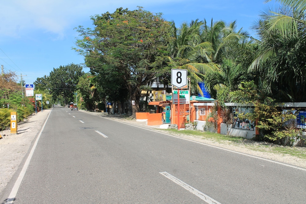 maxvir inn beach resort