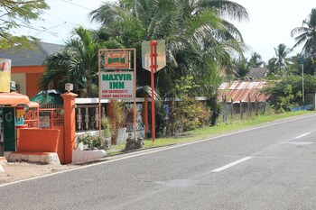 maxvir inn beach resort