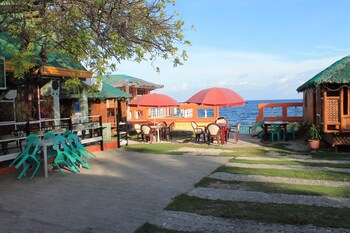 maxvir inn beach resort