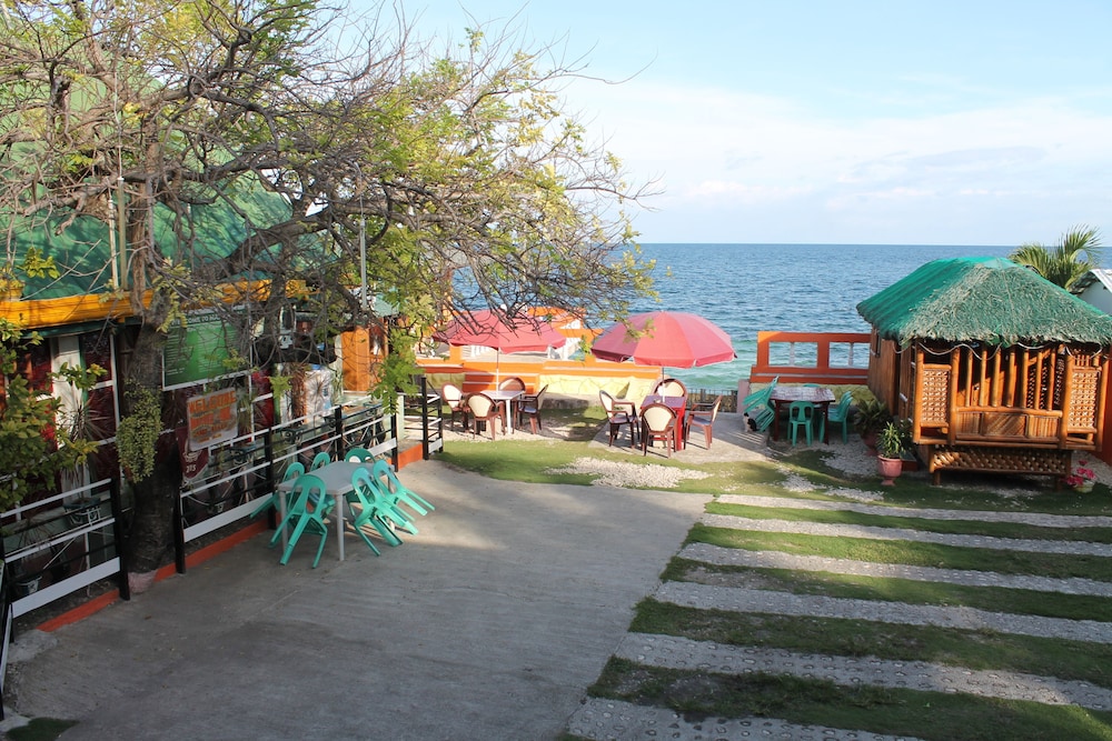 maxvir inn beach resort