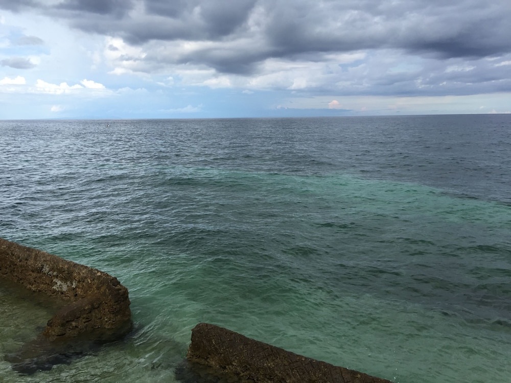 maxvir inn beach resort