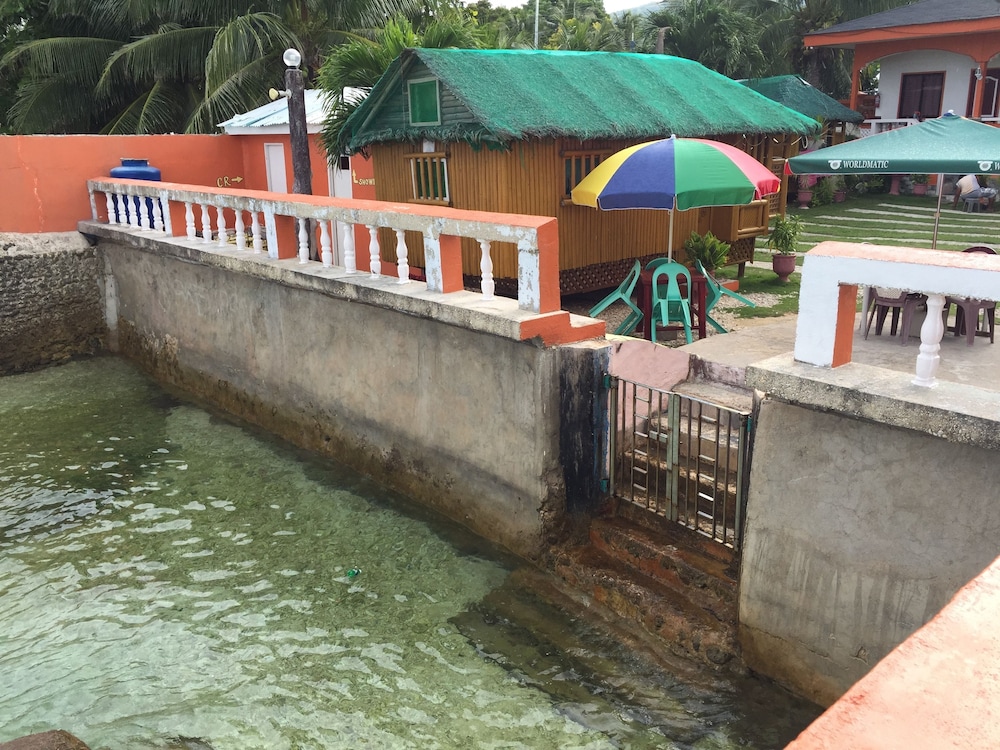 maxvir inn beach resort