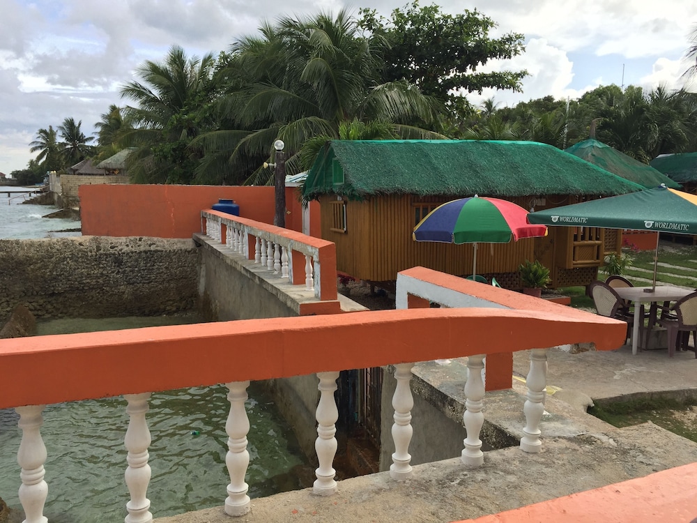 maxvir inn beach resort