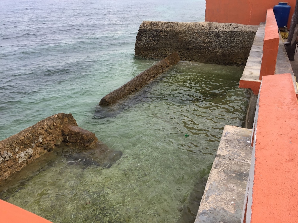 maxvir inn beach resort