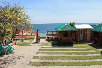 maxvir inn beach resort