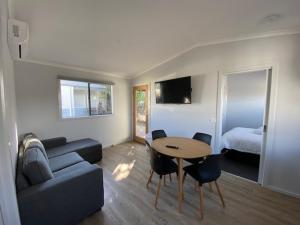 Warrnambool Holiday Village,Warrnambool>>Melbourne,3 star