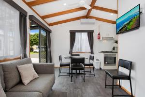 Warrnambool Holiday Village,Warrnambool>>Melbourne,3 star