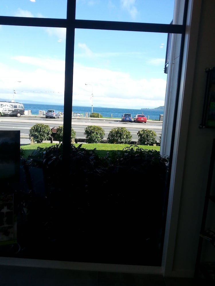 acacia lake view motel