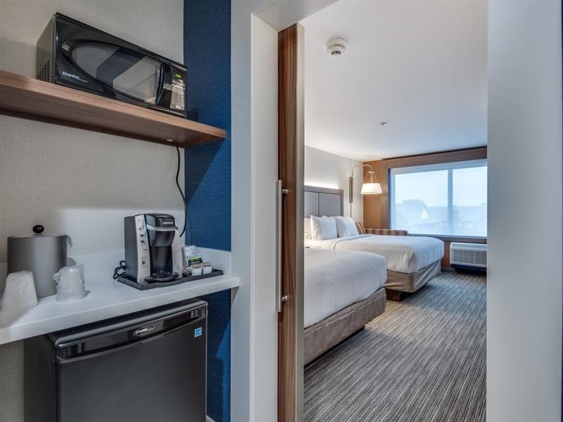 holiday inn express and suites dallas north addison