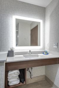 holiday inn express and suites dallas north addison