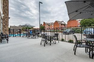 holiday inn express and suites dallas north addison